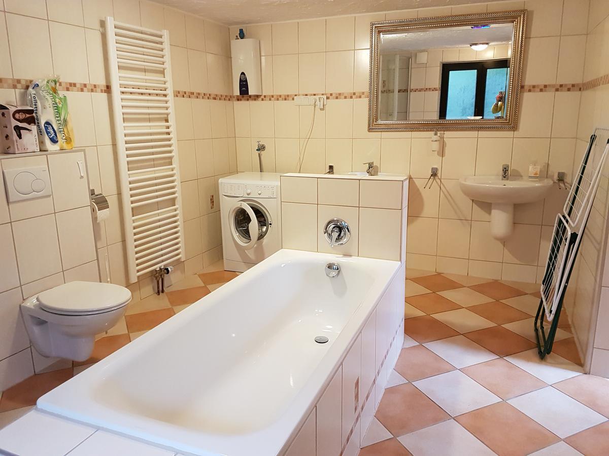 Haus Am Bachgasse - Haus Von 1777 Mit Sauna Zell an der Mosel Kültér fotó